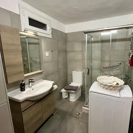 Bee - Hébergement de vacances Agia Efimia